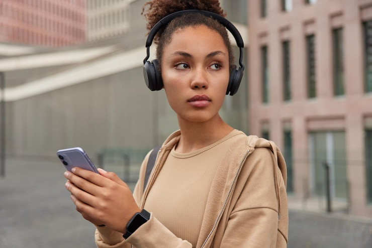 Smart Headphones Market