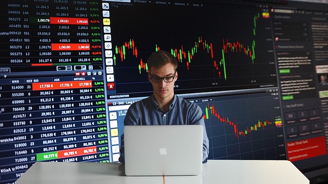 Fundamental vs Technical Analysis