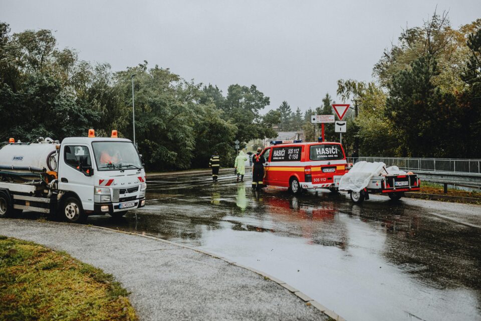 Photo by Helena Jankovičová Kováčová: https://www.pexels.com/photo/emergency-response-vehicles-on-rainy-road-28447794/